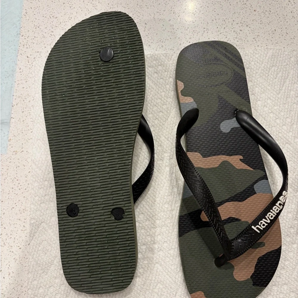 Havaianas Green and Black Camouflage Flip Flops - Picture 3 of 3